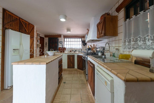 Casa En Venta 730 Mtrs2 ,con Vista. Calle Cerrada! La Lagunita Country Club Mls #24-25099 Francis Zeppieri
