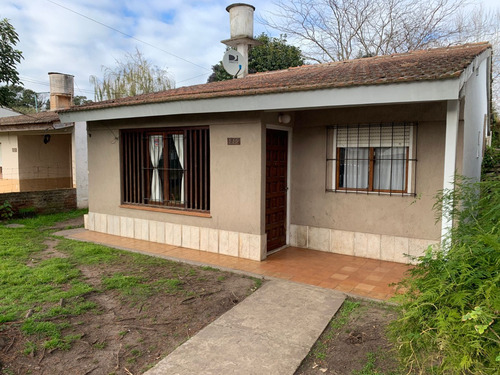 Venta De Casa 4 Ambientes En General Madariaga, Con Excelente Ubicacion