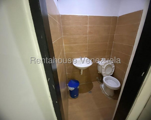 #25-19679# Elim Ojeda Vende: Amplio Galpon En Barquisimeto, En Una De Las Avenidas Mas Transitadas De La Ciudad. Bano, Local, Lara.