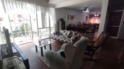 & Maria Luisa Mendoza Vende Hermosa Casa En Urbanizacion Privada De Cabudare Remodelada Con Seguridad Las 24 Horas Con Bellas Areas Comunes 2 5 7 2 9 3