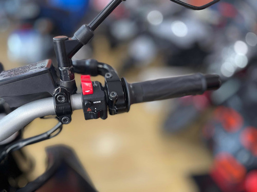 Imagen 8 de 8 de Yamaha Mt 09 Con Accesorios Hobbycer Bikes