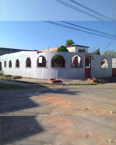 Se Vende!!! Casa En La Urbanización Corocito Santa Cruz Aragua