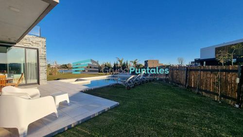 Casa En Lagos De Canning Con 4 Dormitorios Sobre Gran Lote De 940 M2