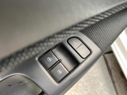Imagen 7 de 14 de Volkswagen Gol 2020 1.6 Trendline Mt 5 P