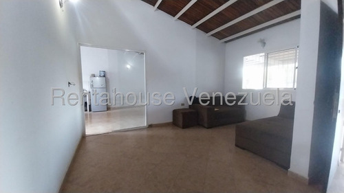 Bella Casa En Venta Ubicada En Estrategica Zona De Cabudare, Urb Los Rastrojos Gabriela C