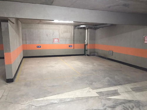 Estacionamiento En Lyon/pocuro/metro I De Suarez