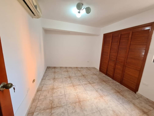 Imagen 17 de 25 de Fernando Guerrero Vende Apartamento En Urb El Bosque Res Vista Real