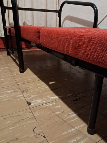 Sillón Cama Plegable De Caño Y Madera Rojo Liso (Usado)