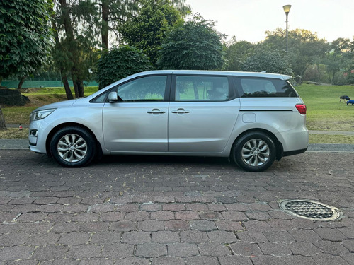 Kia Sedona 3.3 V6 Lx At