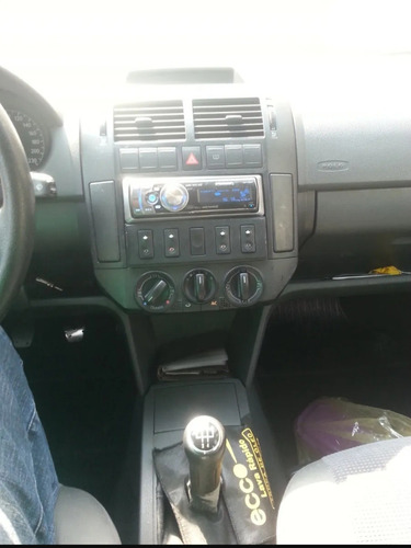Imagem 8 de 9 de Volkswagen Polo 2003 1.6 5p