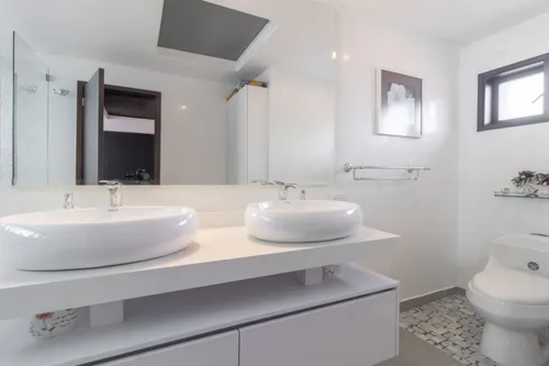 Casa En Venta En Malibu. Cod V14757