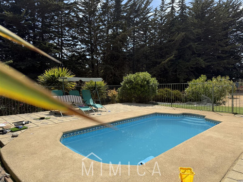 Casa En Venta De 4 Dorm. En Algarrobo