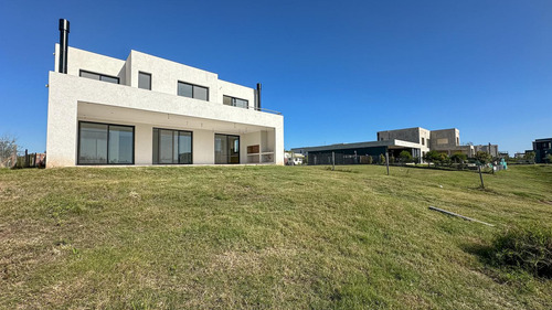 Casa A La Venta Al Agua En Barrio Santa Ana - Villanueva