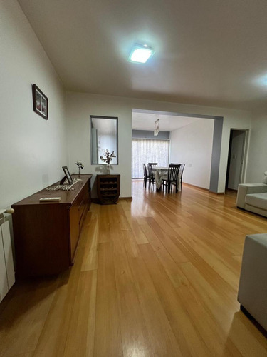 Departamento De 2 Dormitorios En Alquiler En 48 E/ 24 Y 25