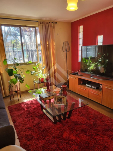 Casa En Venta Sector Residencial De 4 Dorm. Piscina En Macul