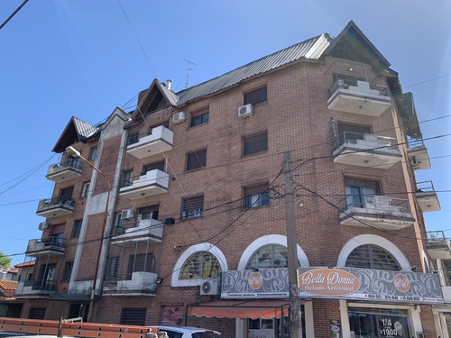 Departamento En  Alquiler 2 Amb. Al Frente C/ Balcon 