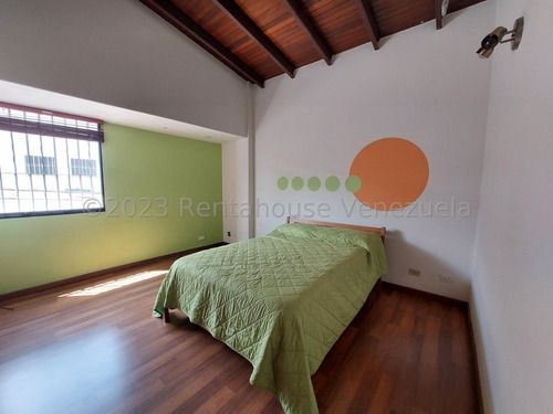 Casa En Venta En Alto Prado Caracas Remodelada Calle Cerrada Terraza