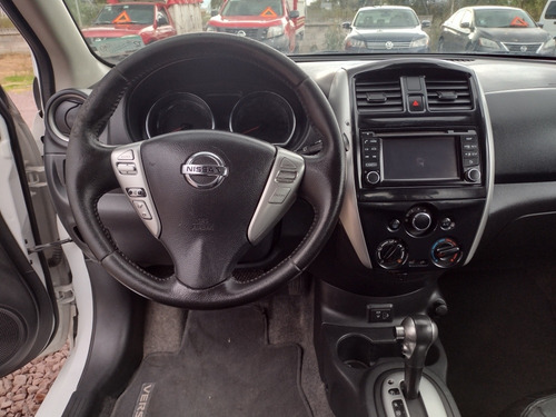 Imagen 11 de 14 de Nissan Versa 2018 1.6 Exclusive Navi At