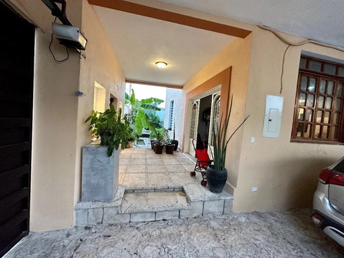 Casa Con 4 Recámaras, Piscina Y Paneles Solares En Itzimná