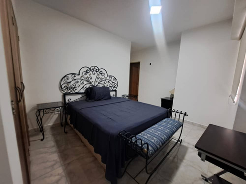 Alquiler De Apartamento Tipo Estudio En Residencia Tritón. Trigaleña Alta.