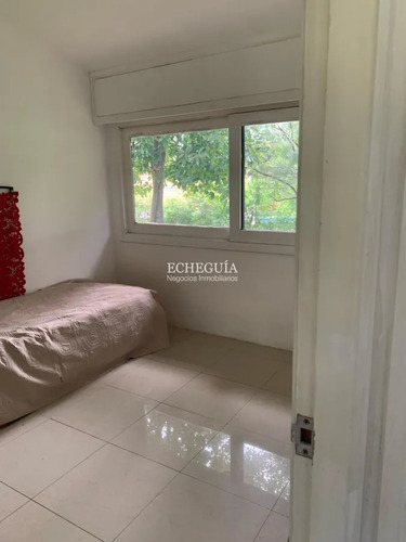 Gran Casa 4 Dormitorios Y 3600m2 De Jardín, Zona Golf, Punta Del Este