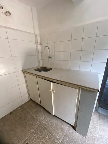 Vendo Apartamento Amplio, 3 Dormitorios Con Amplio Terreno. Centro