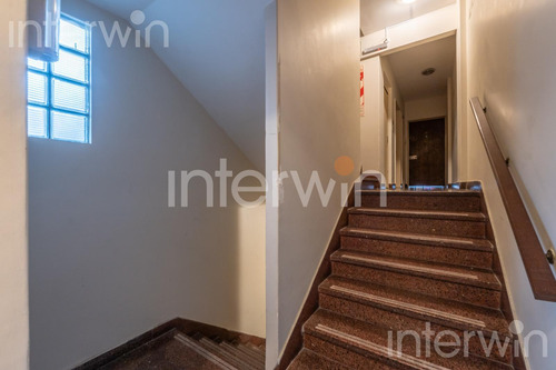 Departamento De 4 Ambientes Con Balcón En Balvanera - Venta.