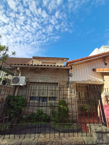 Casa A Cuadras De La Estacion Excelente Oportunidad!!!!