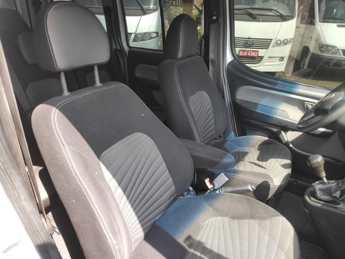 Imagem 15 de 15 de Fiat Doblo 2017 1.8 16v Essence 7l Flex 5p