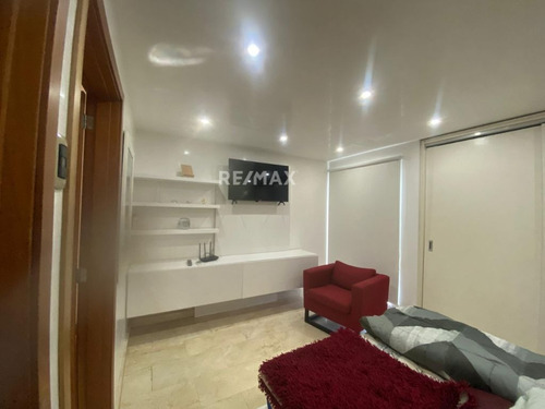 Re/max 2mil Alquila, Townhouse, Urbanización Vistamar, Maneiro, Isla De Margarita.