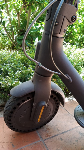 Monopatín Eléctrico Xiaomi Mi Electric Scooter Essential Negro (Usado)