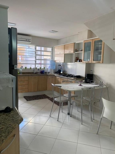 Imagem 12 de 24 de Casa No América Com 4 Quartos Para Venda, 200 M² - Kr745