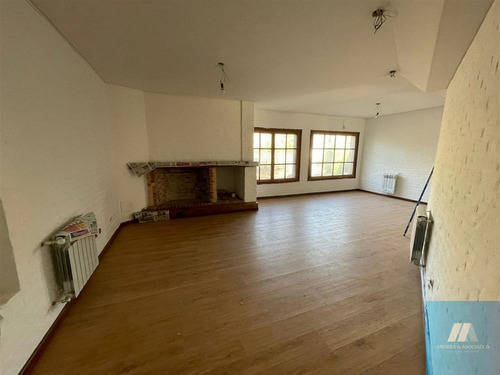 Imagen 10 de 27 de Venta Casa B° Con Porton, Los Erales