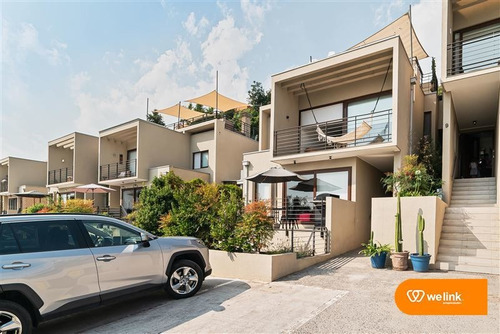 Casa En Venta De 4 Dorm. En Lo Barnechea