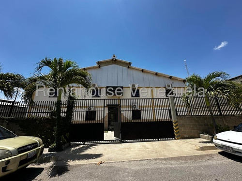 Erika Armeya Vende, Galpon En La Zona Insitrial 2 De Barquisimeto. Flex: 25-8789