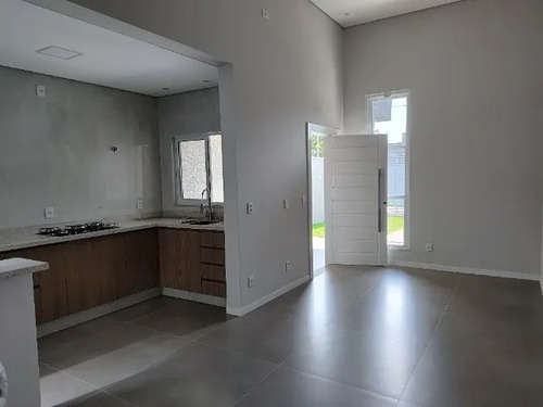 Casa Com Ótima Localização!