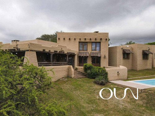 Casa En Venta En Mendiolaza, 3 Dormitorios.