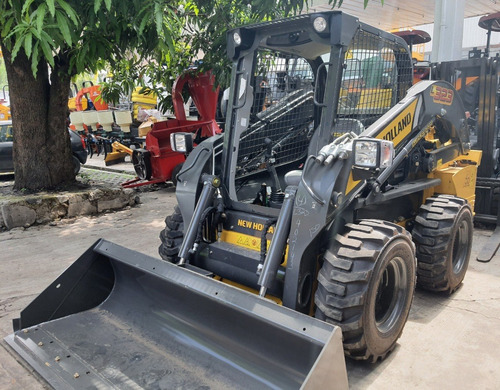 Imagen 5 de 15 de Minicargador New Holland L323 Nuevo