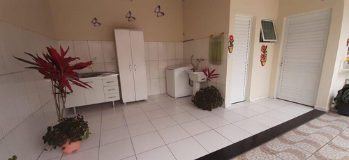 Imagem 12 de 22 de Casa Com 2 Dormitórios, 1 Suíte, 1 Closet, 2 Salas, Cozinha Planejada, Piso Porcelanato, 2 Banheiros, Ampla Edícula Com Área De Serviço E 2 Vagas - Ca0300