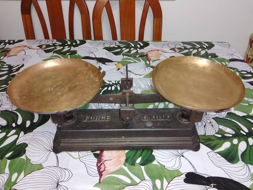 Balanza Antigua Con Platos, Pesas Y Porta Pesas - No Envío - (Usado)