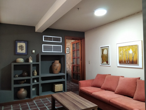 Mh Casa En Venta Ubicada Guaparo Piscina Calle Cerrada Con Vigilancia 670mts2