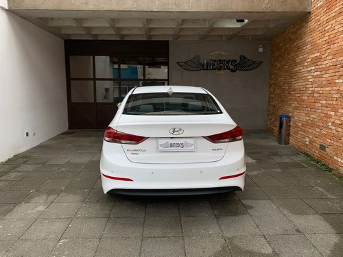 Imagem 3 de 6 de Hyundai Elantra 2.0 16v Special Edition