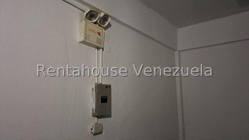 Bello Monte !! Local Comercial A Pie De Calle, 169,44 M2, 2 Baños, Área Operativa De 142 M2, Área Independiente De Oficina Con 26,79 M2, Entradas Por 2 Calles. Excelente Ubicación !!