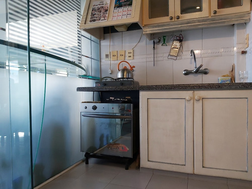 Imagen 13 de 18 de Muy Acogedor Apartamento Al Frente En Piso Alto. Con Balcón En Doble Orientación Este Y Sur Oeste