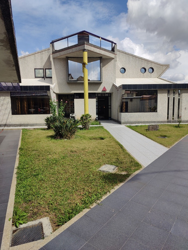 Lujosa Casa En Parque El Retiro, San Antonio De Los Altos 