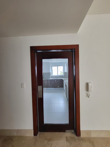 Vendo O Alquiler Torre Moderna En El Vergel Con Lobby , Con Lobby, Ascensor, Área Social, Piscina, Gimnasio, Barbacoa Y Bar. Código: Nd764