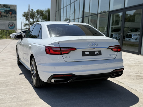 Audi A4 2.0 40 Tfsi Front