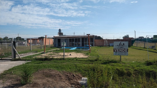 Lote Con Construcción: Quincho Y Pileta + Terreno Lindero, Ubicado En El Partido De Cañuelas