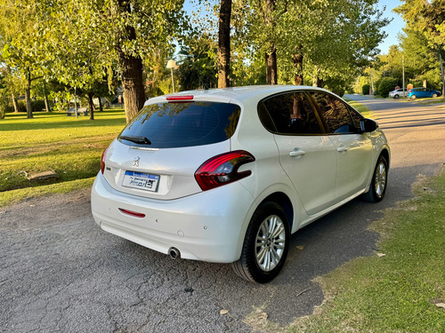 Peugeot 208 1.6 Allure Touchscreen