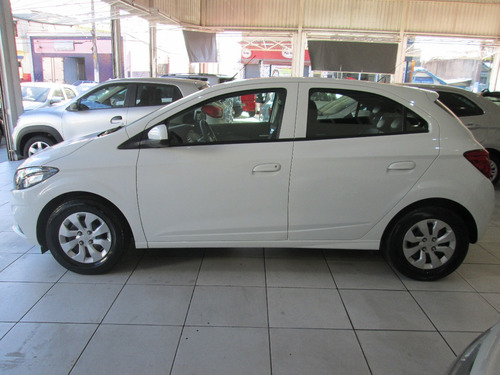 Imagem 7 de 12 de Chevrolet Onix